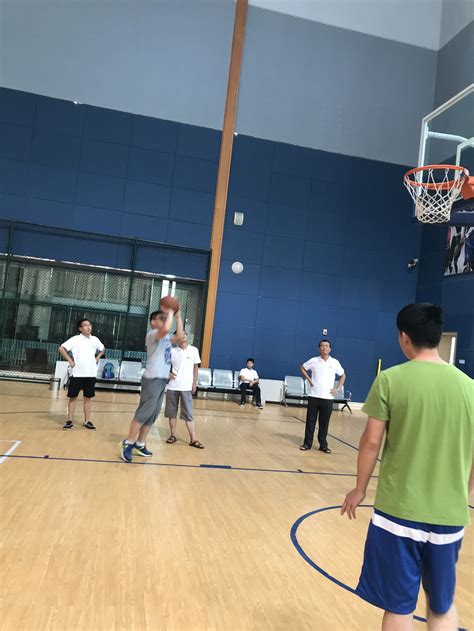 人生赛场：比篮球重要的事 (豆瓣) .